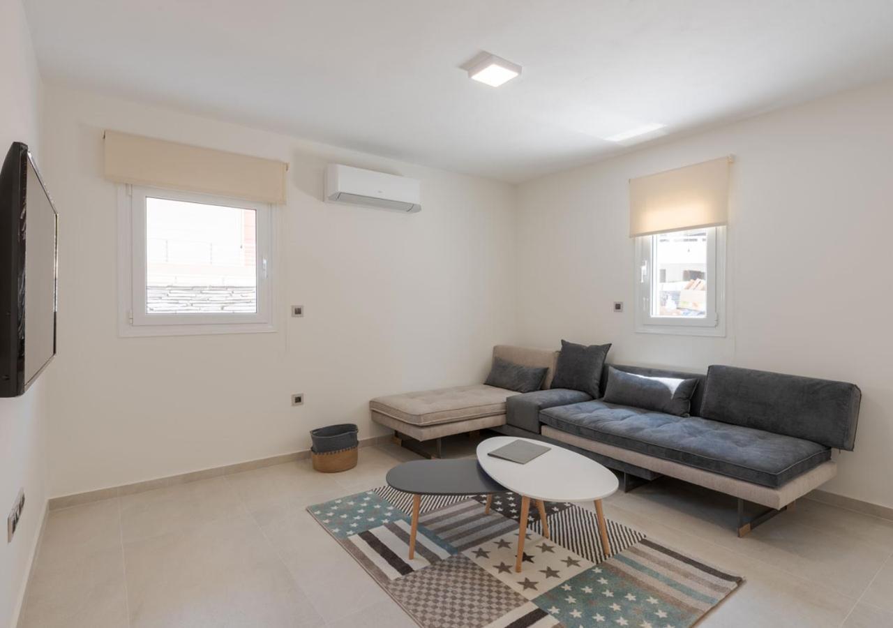 Costa Vasia Seaside Suites And Apartments วราฮาติ ภายนอก รูปภาพ